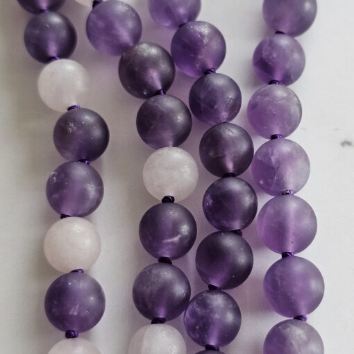 Amethyst-Rosenquarz-Mala, matt, mit Seidenquaste – Bild 9