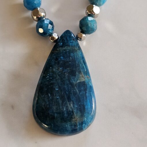 Apatit-Mala, blau und facettiert, mit blauem Apatit-Anhänger und Armband – Bild 9