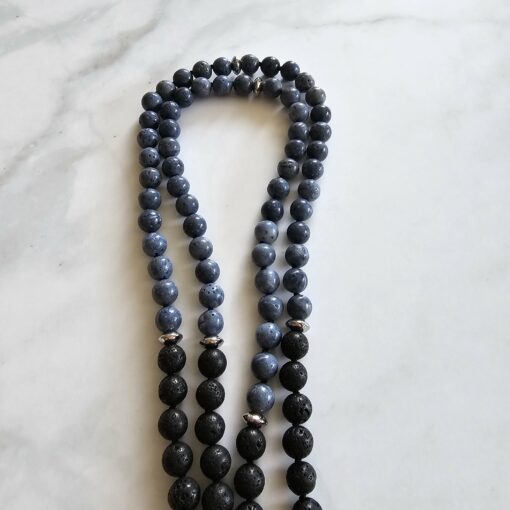 Korallen (blau) -Lava-Mala (1) mit Edelstahlanhänger (Säule mit „om mani padme hum“) – Bild 9