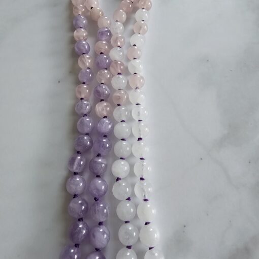 Amethyst (Lavendelamethyst) -Rosenquarz-Schneequarz-Mala mit Edelstahlanhänger – Bild 9