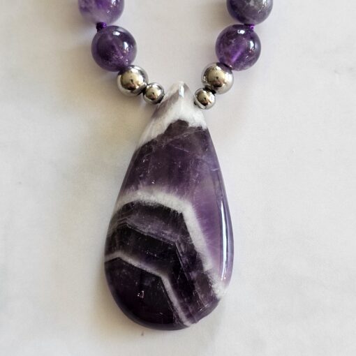 Amethystquarz („Chevron-Amethyst“) -Mala mit „Chevron-Amethyst“-Anhänger und Armband – Bild 9