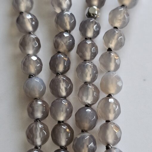 Achat-Mala, grau und facettiert, mit grauem Mondstein-Donut – Bild 10