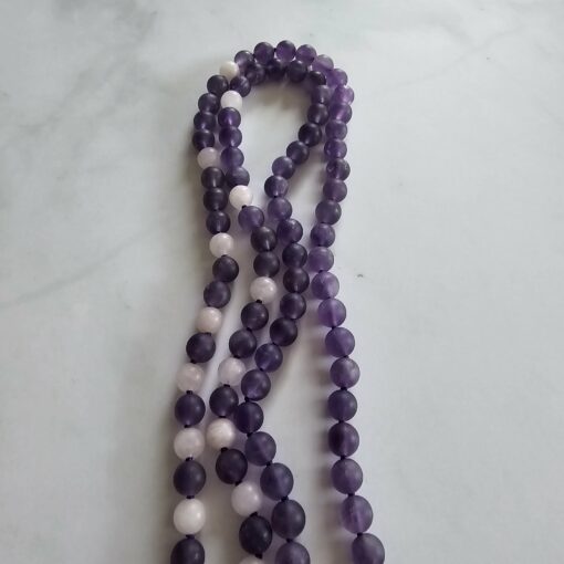 Amethyst-Rosenquarz-Mala, matt, mit Seidenquaste – Bild 10