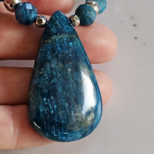 Apatit-Mala, blau und facettiert, mit blauem Apatit-Anhänger und Armband – Bild 10