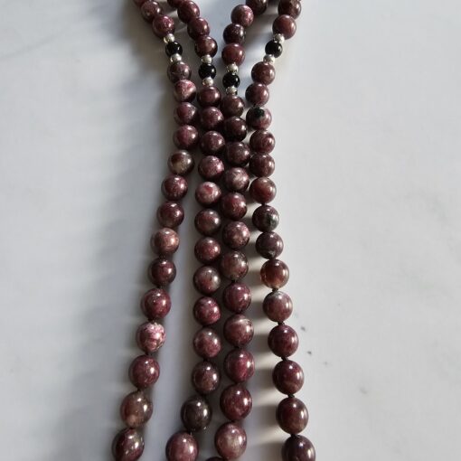 Eudialyt-Turmalin (schwarz) -Mala (2) mit Eudialyt-Anhänger und Armband – Bild 11