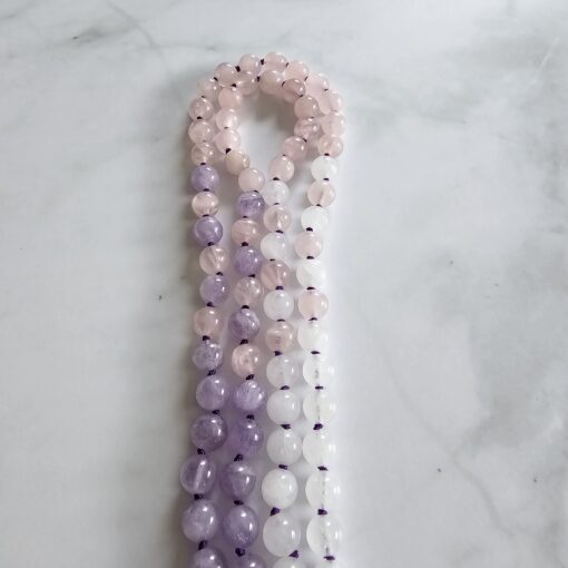 Amethyst (Lavendelamethyst) -Rosenquarz-Schneequarz-Mala mit Edelstahlanhänger – Bild 11