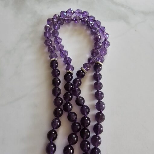 Amethyst-Mala, dunkel sowie etwas heller und facettiert, mit Edelstahlanhänger und Armband – Bild 11