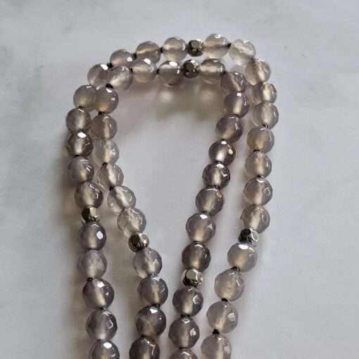 Achat-Mala, grau und facettiert, mit grauem Mondstein-Donut – Bild 12