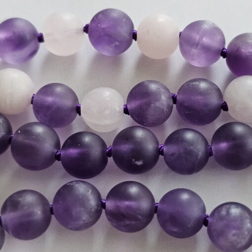 Amethyst-Rosenquarz-Mala, matt, mit Seidenquaste – Bild 12