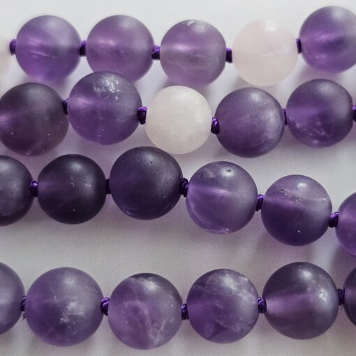 Amethyst-Rosenquarz-Mala, matt, mit Seidenquaste – Bild 13
