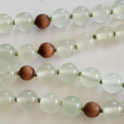 Serpentin („China Jade“) -Sandelholz (braun) -Mala mit Serpentin-Donut – Bild 13
