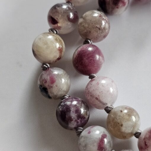 Eudialyt-Mala (1) mit Seidenquaste – Bild 14
