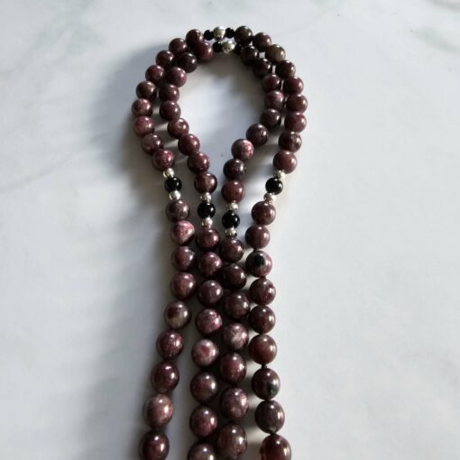 Eudialyt-Turmalin (schwarz) -Mala (2) mit Eudialyt-Anhänger und Armband – Bild 14