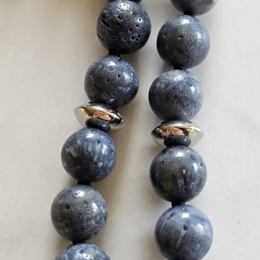 Korallen (blau) -Lava-Mala (1) mit Edelstahlanhänger (Säule mit „om mani padme hum“) – Bild 14