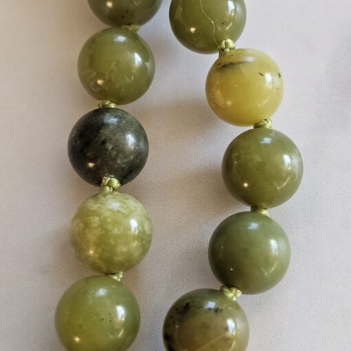 Serpentin-Mala, „Chinesischer Lizardit“ aus Xinjiang, China, mit bronzefarbenem Anhänger und Armband – Bild 15