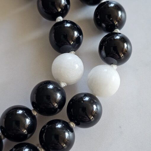 Turmalin (schwarz) -Baryt (weiß) -Mala mit einem weißen Baryt-Donut – Bild 15