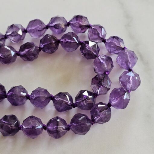 Amethyst-Mala, dunkel sowie etwas heller und facettiert, mit Edelstahlanhänger und Armband – Bild 15