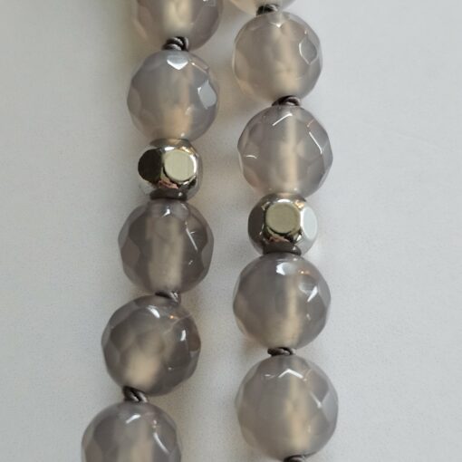 Achat-Mala, grau und facettiert, mit grauem Mondstein-Donut – Bild 16