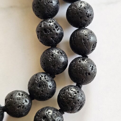 Korallen (blau) -Lava-Mala (1) mit Edelstahlanhänger (Säule mit „om mani padme hum“) – Bild 16