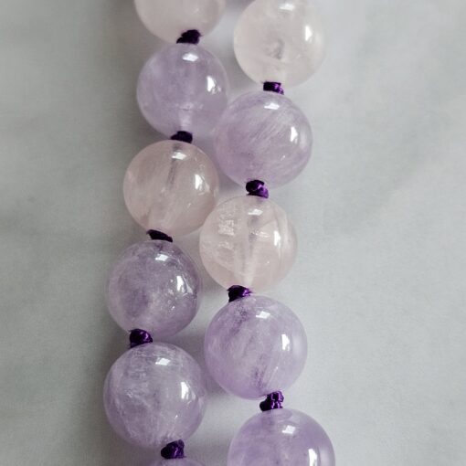 Amethyst (Lavendelamethyst) -Rosenquarz-Schneequarz-Mala mit Edelstahlanhänger – Bild 16