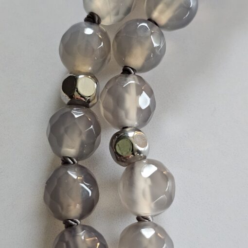 Achat-Mala, grau und facettiert, mit grauem Mondstein-Donut – Bild 17