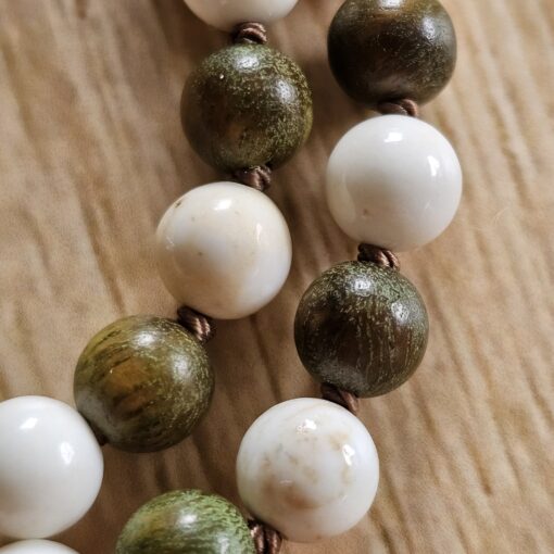 Magnesit-Sandelholz-Mala mit Magnesit-Anhänger und Armband – Bild 17
