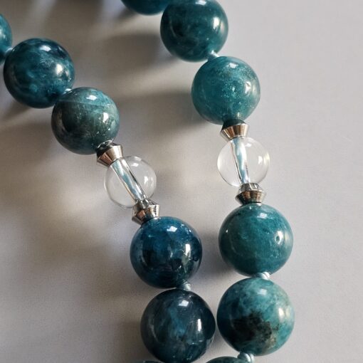 Apatit (blau-grün) -Bergkristall-Mala mit Edelstahlanhänger und Armband – Bild 17