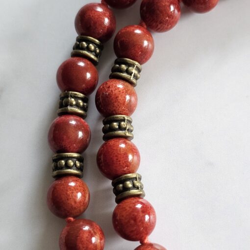 Korallen (rote Schaumkoralle) -Mala mit bronzefarbenem Anhänger und Armband – Bild 17