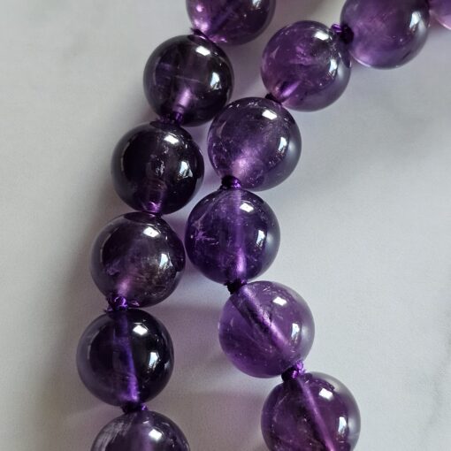 Amethyst-Mala, dunkel sowie etwas heller und facettiert, mit Edelstahlanhänger und Armband – Bild 17