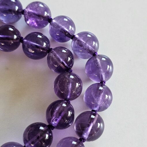 Amethyst-Milchquarz-Mala (1) mit Seidenquaste – Bild 18