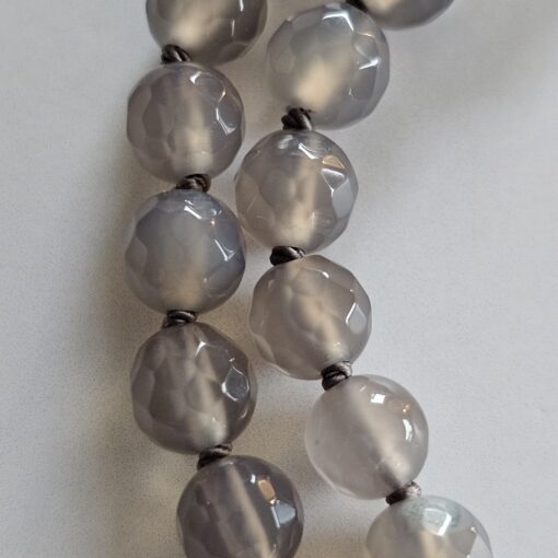 Achat-Mala, grau und facettiert, mit grauem Mondstein-Donut – Bild 18