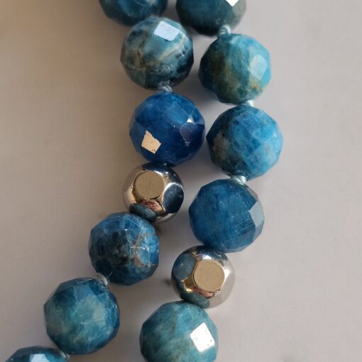 Apatit-Mala, blau und facettiert, mit blauem Apatit-Anhänger und Armband – Bild 19