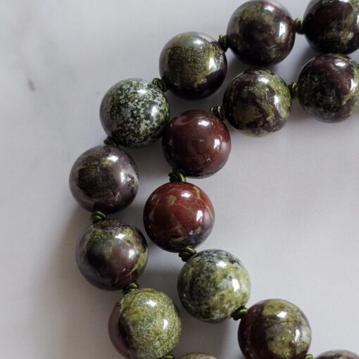 Jaspis („Drachenblut-Jaspis“) -Mala mit „Drachenblut-Jaspis“-Anhänger und Armband – Bild 19