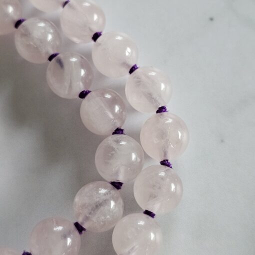Amethyst (Lavendelamethyst) -Rosenquarz-Schneequarz-Mala mit Edelstahlanhänger – Bild 19