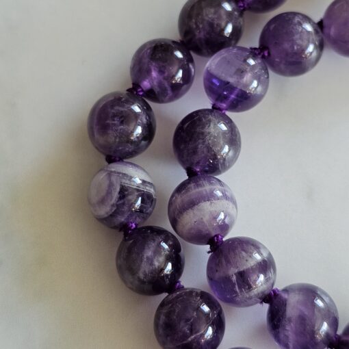 Amethystquarz („Chevron-Amethyst“) -Mala mit „Chevron-Amethyst“-Anhänger und Armband – Bild 19