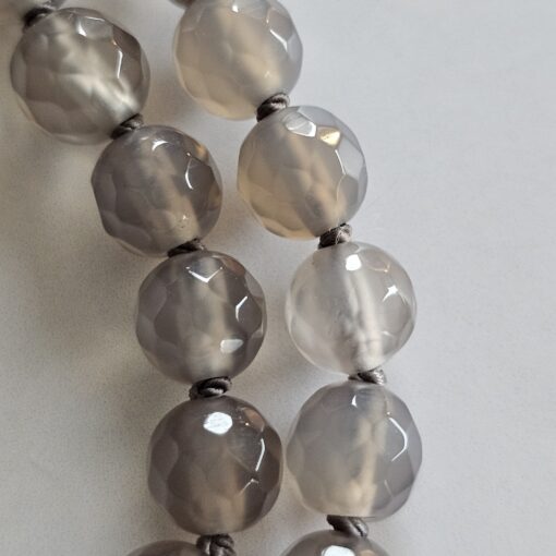 Achat-Mala, grau und facettiert, mit grauem Mondstein-Donut – Bild 19
