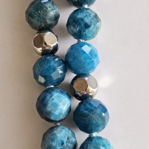 Apatit-Mala, blau und facettiert, mit blauem Apatit-Anhänger und Armband – Bild 20