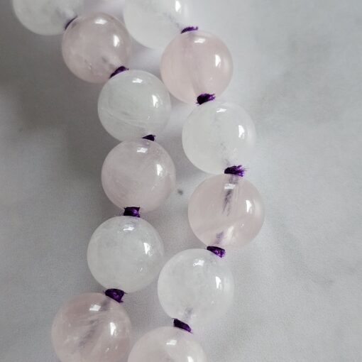 Amethyst (Lavendelamethyst) -Rosenquarz-Schneequarz-Mala mit Edelstahlanhänger – Bild 21