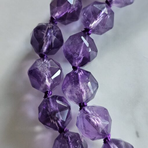 Amethyst-Mala, dunkel sowie etwas heller und facettiert, mit Edelstahlanhänger und Armband – Bild 21