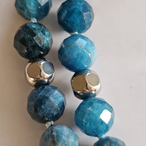 Apatit-Mala, blau und facettiert, mit blauem Apatit-Anhänger und Armband – Bild 21