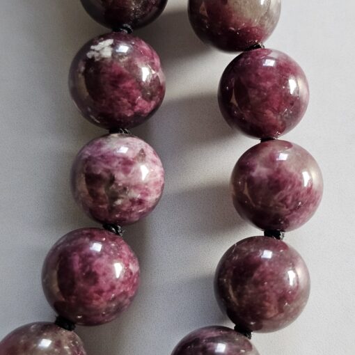 Eudialyt-Turmalin (schwarz) -Mala (2) mit Eudialyt-Anhänger und Armband – Bild 23