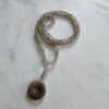 Achat-Mala, grau und facettiert, mit grauem Mondstein-Donut