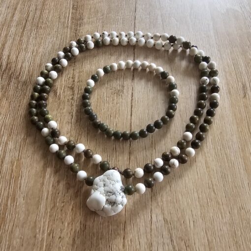 Magnesit-Sandelholz-Mala mit Magnesit-Anhänger und Armband