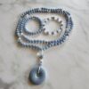 Angelit-Achat (weiß) -Mala mit Angelit-Donut und 2 Armbändern