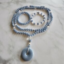Angelit-Achat (weiß) -Mala mit Angelit-Donut und 2 Armbändern