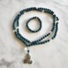 Apatit (blau-grün) -Bergkristall-Mala mit Edelstahlanhänger und Armband