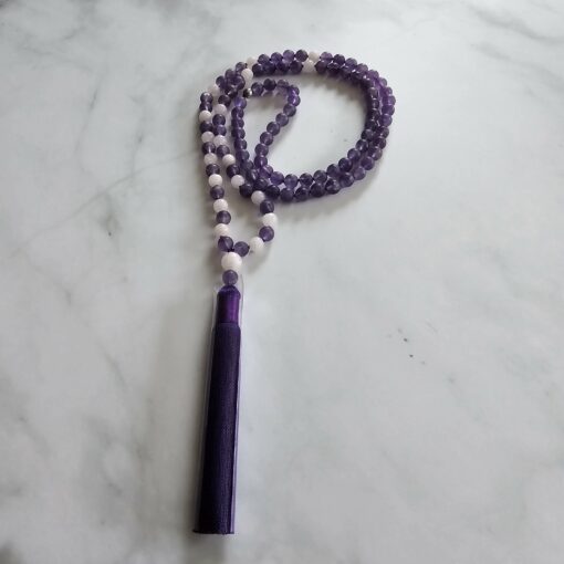 Amethyst-Rosenquarz-Mala, matt, mit Seidenquaste