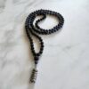 Korallen (blau) -Lava-Mala (1) mit Edelstahlanhänger (Säule mit „om mani padme hum“)