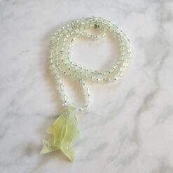 Serpentin („China Jade“) -Bergkristall-Mala mit Serpentin-Anhänger