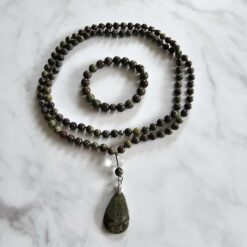 Jaspis („Drachenblut-Jaspis“) -Mala mit „Drachenblut-Jaspis“-Anhänger und Armband